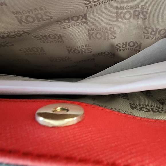 MK Michael Kors Karla satchel in Sangria color. With jet set wallet, key charms - Picture 15 of 16